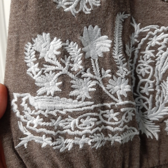 Sleeveless Embroidered Grace Elements Dress - Picture 2 of 7